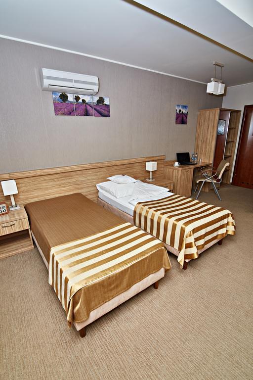 Hotel Ted Radomsko Esterno foto